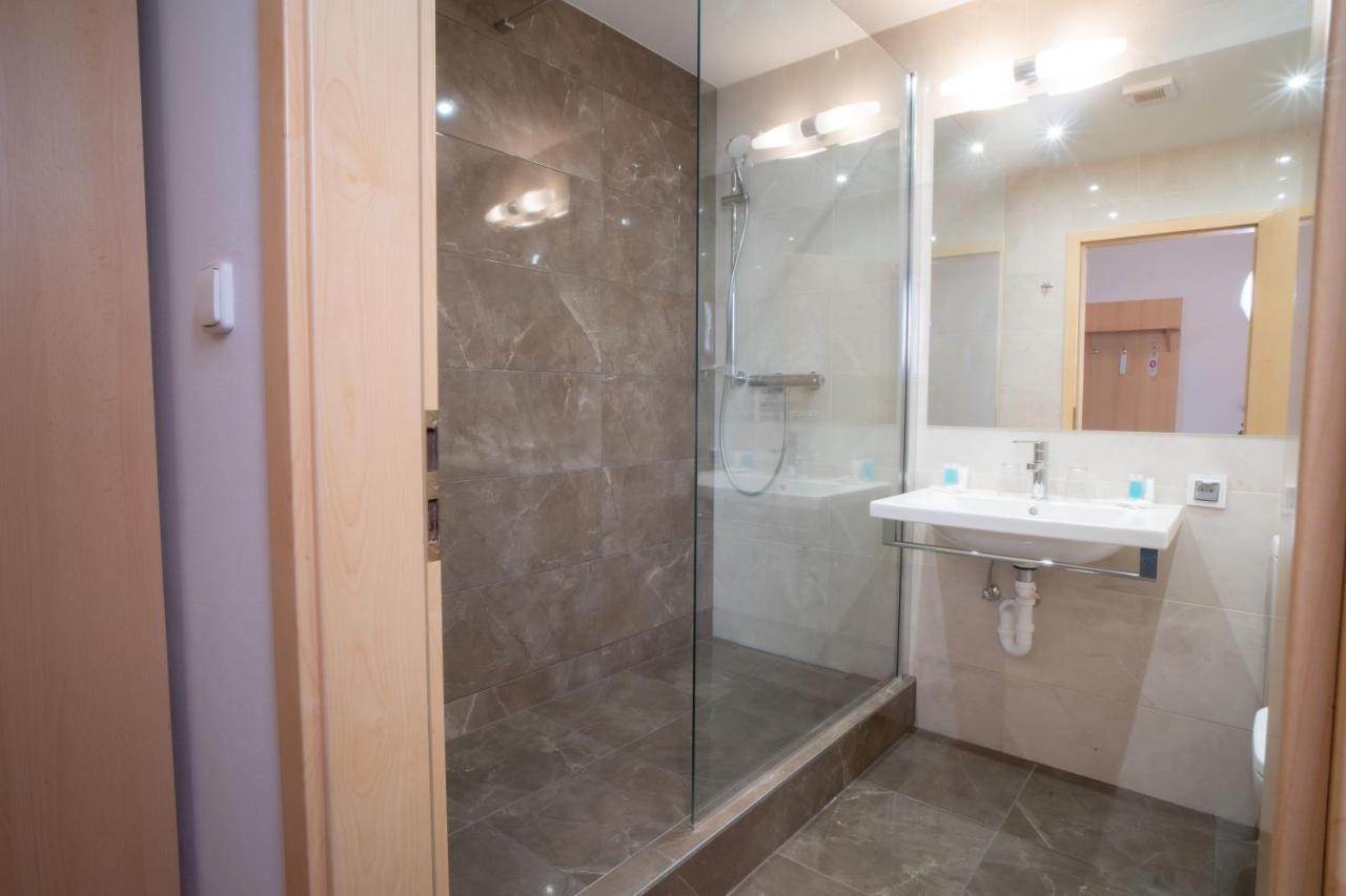 Teledom Hotel Kosice Ngoại thất bức ảnh